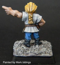 Load image into Gallery viewer, 50-0197: Dwarf Engineer, Pointing