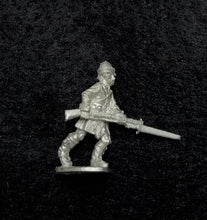 Load image into Gallery viewer, 52-8062: Highlander NCO with Rifle