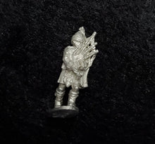 Load image into Gallery viewer, 52-8063: Highlander Piper