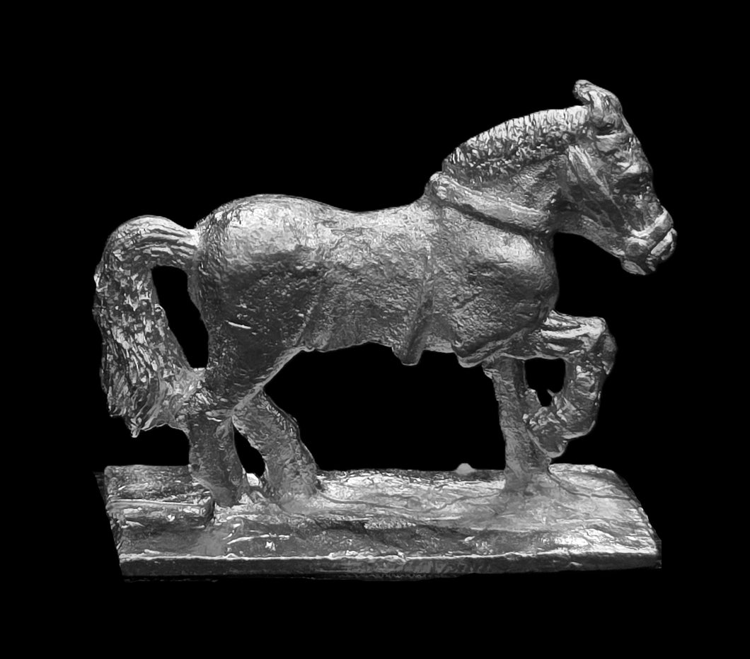 48-0574:  Medium Horse, Prancing