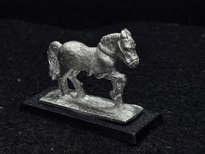 48-0574:  Medium Horse, Prancing
