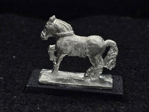 48-0574:  Medium Horse, Prancing