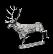 Load image into Gallery viewer, 48-0637:  Great Stag, Armored, Right Leg Raised
