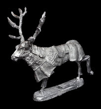 Load image into Gallery viewer, 48-0637:  Great Stag, Armored, Right Leg Raised
