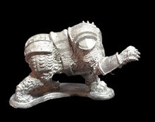 Load image into Gallery viewer, 48-0877:  Titanic Bear, Plate Armor, RF Raised, Closed Mouth
