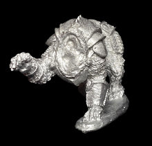 Load image into Gallery viewer, 48-0877:  Titanic Bear, Plate Armor, RF Raised, Closed Mouth
