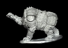 Load image into Gallery viewer, 48-0877:  Titanic Bear, Plate Armor, RF Raised, Closed Mouth
