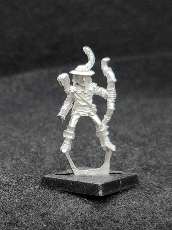 50-0085:  Elf Adventurer with Bow, Mounted