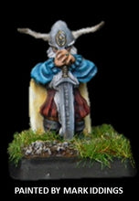 Load image into Gallery viewer, 50-0121:  Dwarf with Greatsword I, In Reserve, Caped
