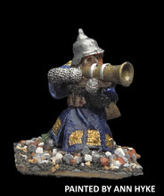 Load image into Gallery viewer, 50-2441:  Dwarf Hand Gunner, Aiming
