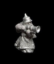 Load image into Gallery viewer, 50-2441:  Dwarf Hand Gunner, Aiming
