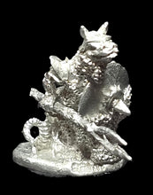 Load image into Gallery viewer, 50-6501:  Reptiliad Skirmisher, Armored, At Ready, with Round Shield
