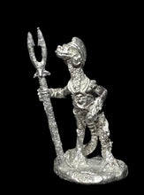 Load image into Gallery viewer, 50-6503:  Reptiliad Skirmisher, Armored,  In Reserve, without Shield
