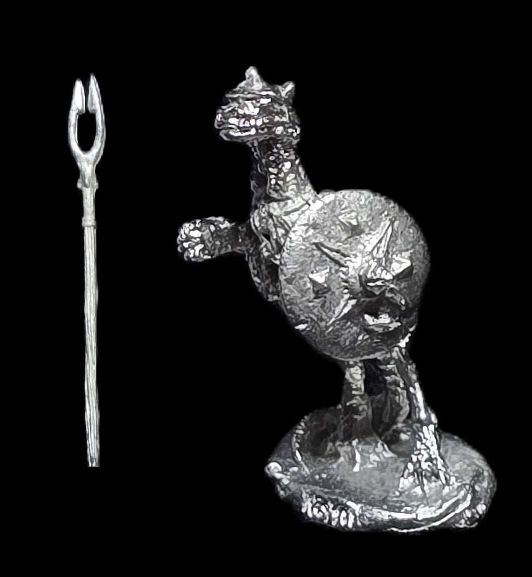 50-6504:  Reptiliad Skirmisher, In Reserve, Round Shield with Spiked Boss