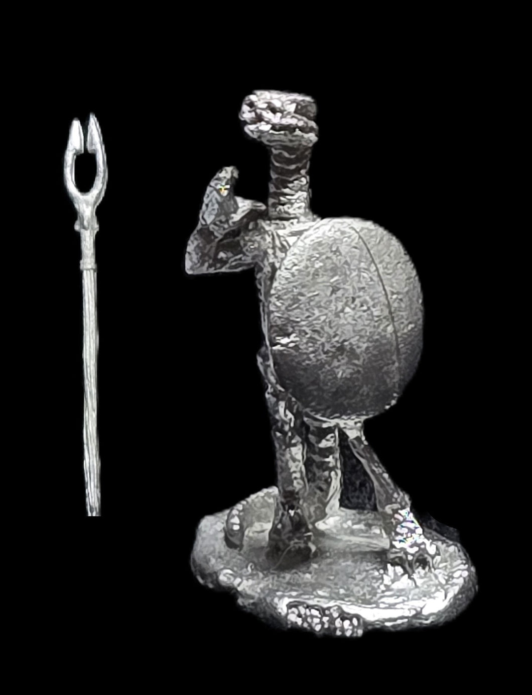 50-6505:  Reptiliad Skirmisher, In Reserve, Smooth Round Shield