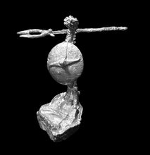 Load image into Gallery viewer, 50-6506:  Reptiliad Skirmisher, Weapon Raised, Round Shield [Turtle Shell Base]
