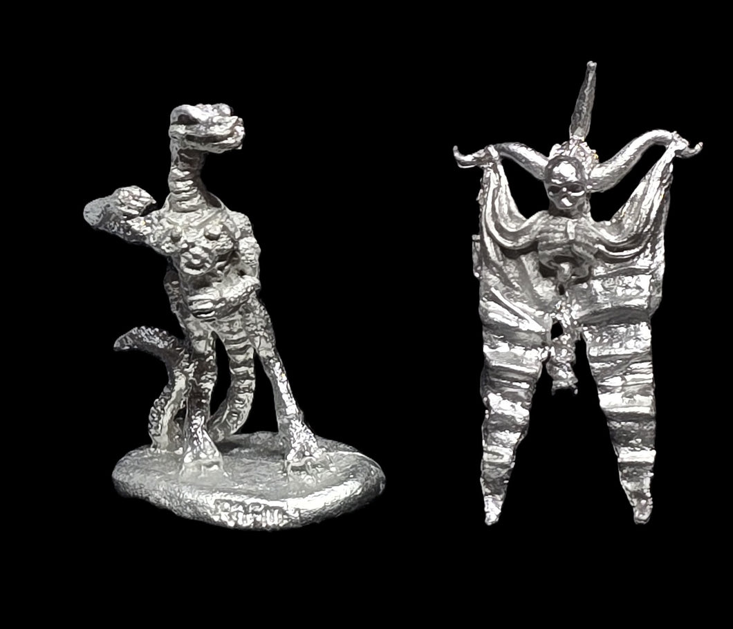 50-6512:  Reptiliad Skirmisher Standard Bearer