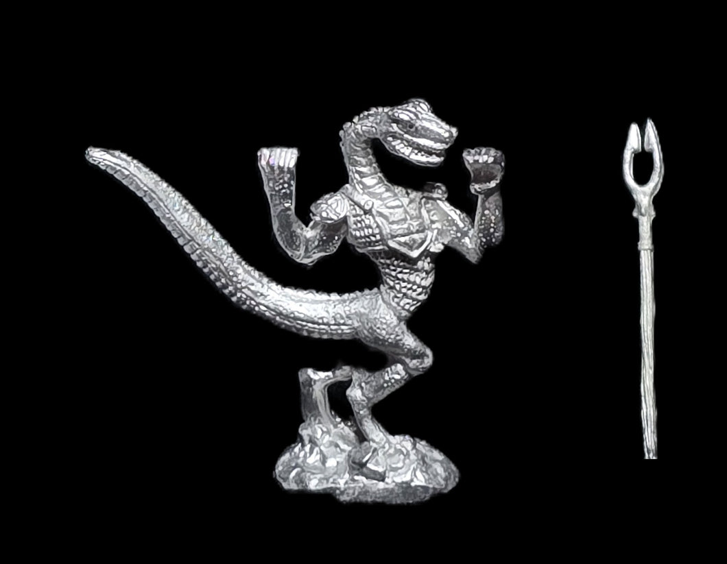 50-6527:  Reptiliad Warrior, Light Armor, Two Handed Weapon, 2nd Rank