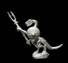 Load image into Gallery viewer, 50-6528:  Reptiliad Warrior, Round Shield, Two Handed Weapon, 3rd Rank
