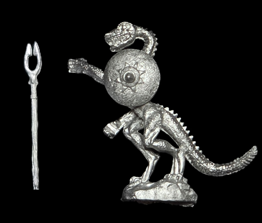 50-6528:  Reptiliad Warrior, Round Shield, Two Handed Weapon, 3rd Rank