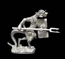 Load image into Gallery viewer, 50-6531:  Reptiliad Heavy Infantry, Weapon Lowered, Scutum Shield

