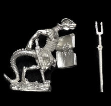 Load image into Gallery viewer, 50-6531:  Reptiliad Heavy Infantry, Weapon Lowered, Scutum Shield

