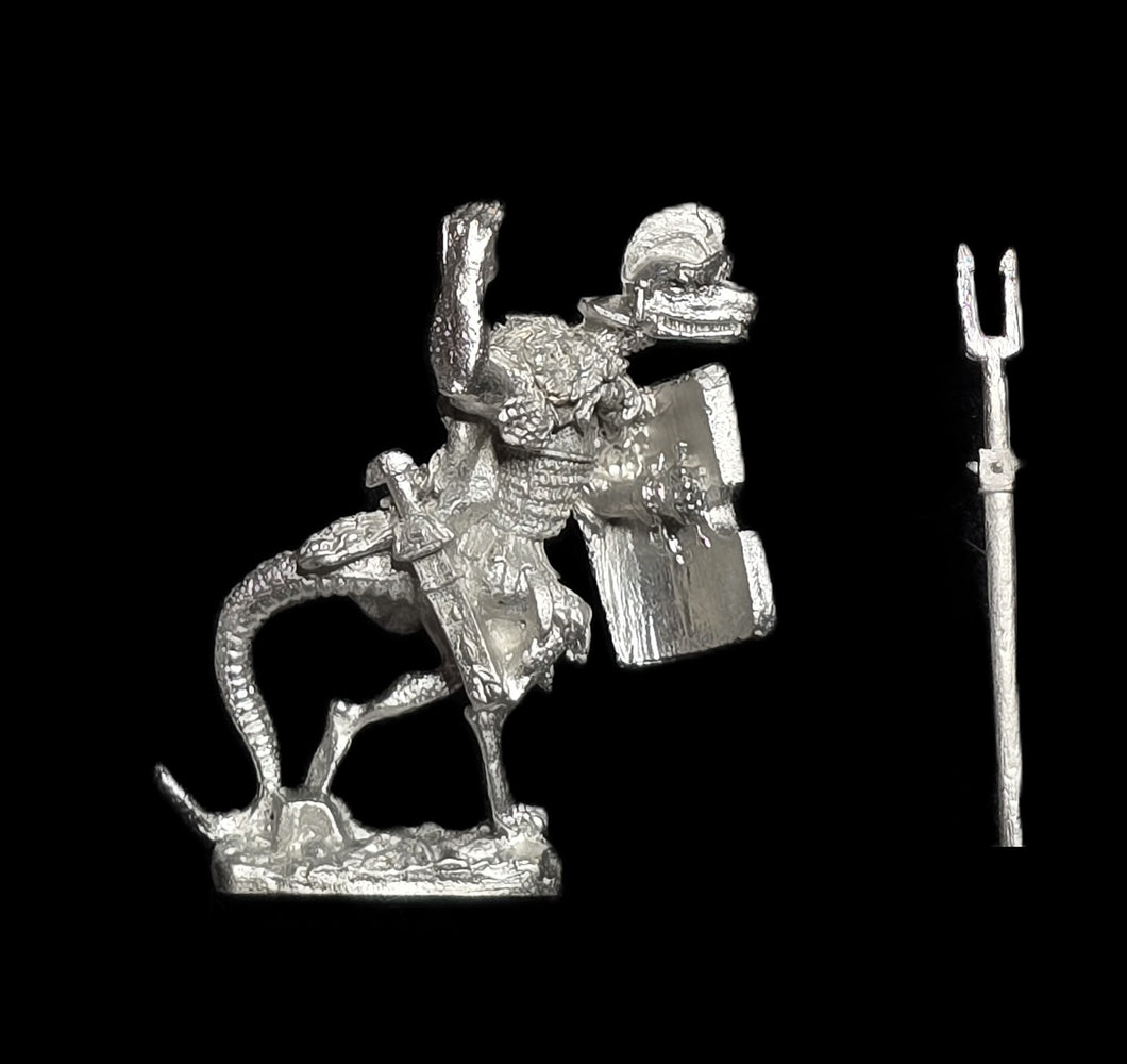 50-6532:  Reptiliad Heavy Infantry, Weapon Raised, Scutum Shield