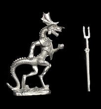 Load image into Gallery viewer, 50-6534:  Reptiliad Heavy Infantry Attacking with Two-Handed Weapon, Crested Helm
