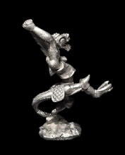 Load image into Gallery viewer, 50-6555:  Reptiliad Berserker Attacking, Fists Overhead
