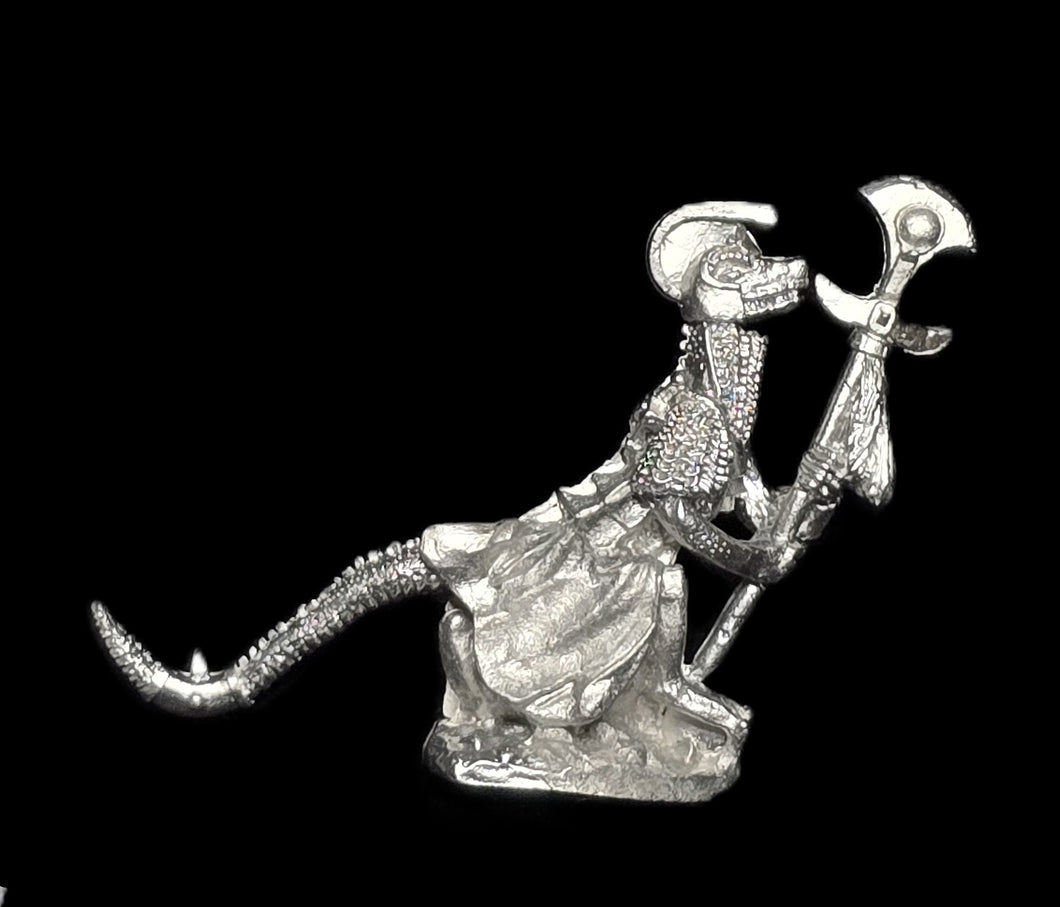 50-6589:  Reptiliad Warrior Priest with Polearm / Staff