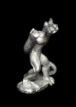 Load image into Gallery viewer, 50-6688:  Gilla Worm Crewman
