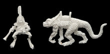 Load image into Gallery viewer, 50-6877/48-0688:  Tenoch Lizard Cavalry with Blow Pipe [Rider and Mount]

