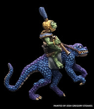 Load image into Gallery viewer, 50-6877/48-0688:  Tenoch Lizard Cavalry with Blow Pipe [Rider and Mount]
