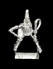 Load image into Gallery viewer, 51-0620: Chaos Acolyte Cavalry, with Whip, Hooded
