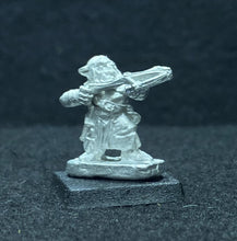 Load image into Gallery viewer, 51-1425:  Goblin Raider Crossbowman, Aiming
