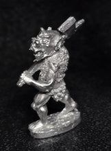 Load image into Gallery viewer, 51-1544:  Chaos Goblin Skirmisher with Axe
