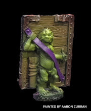 Load image into Gallery viewer, 51-1575:  Chaos Goblin Crew, with Mantlet

