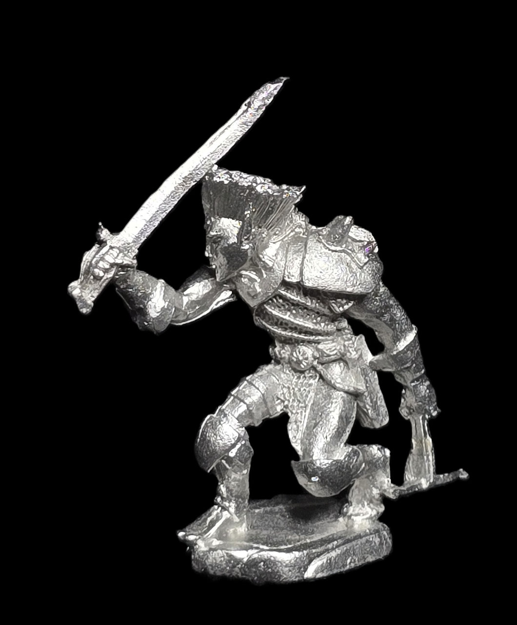 51-4089:  Dark Elf Thief with Sword and Crossbow