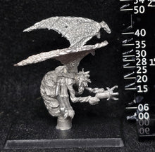 Load image into Gallery viewer, 51-7853:  Mi-Go with Mist Projector, Perched
