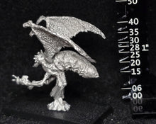 Load image into Gallery viewer, 51-7854:  Mi-Go with Mist Projector, Hovering
