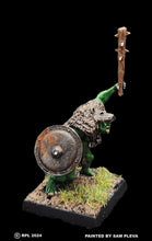 Load image into Gallery viewer, 51-9053:  Goblin Command - Standard Bearer
