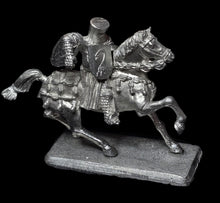 Load image into Gallery viewer, 52-1170:  Mounted Paladin (Sir Gareth)

