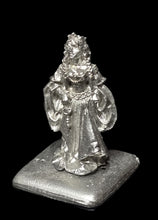 Load image into Gallery viewer, 52-1180:  Sorceress on Foot (Queen Gwenyvere)
