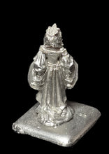 Load image into Gallery viewer, 52-1180:  Sorceress on Foot (Queen Gwenyvere)
