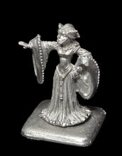 Load image into Gallery viewer, 52-1184:  Sorceress on Foot (Hellieus)
