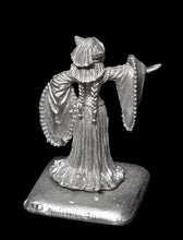 Load image into Gallery viewer, 52-1184:  Sorceress on Foot (Hellieus)
