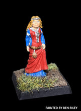 Load image into Gallery viewer, 52-1188:  Sorceress on Foot (Lady in Waiting)
