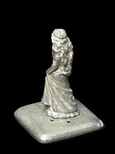 Load image into Gallery viewer, 52-1188:  Sorceress on Foot (Lady in Waiting)
