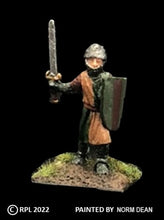 Load image into Gallery viewer, 52-1446:  Avalon Men-at-Arms with Sword Arm Extended Back and Heater Shield, in Chain and Cloth Armor

