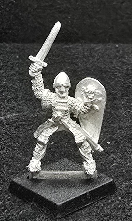 52-1522:  Avalon Cavalryman with Sword Raised and Kite Shield  [rider only]